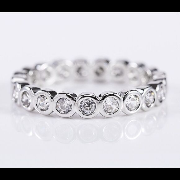 Beautiful Sterling Silver Eternity Ring - Picture 1 of 5